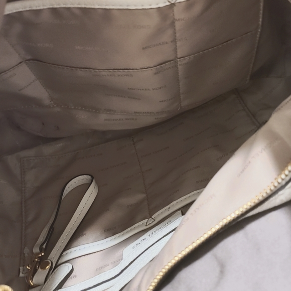 MICHAEL KORS Lauryn Large Shoulder Tote - Picture 13 of 16